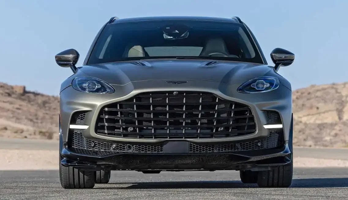 استون مارتین DBX